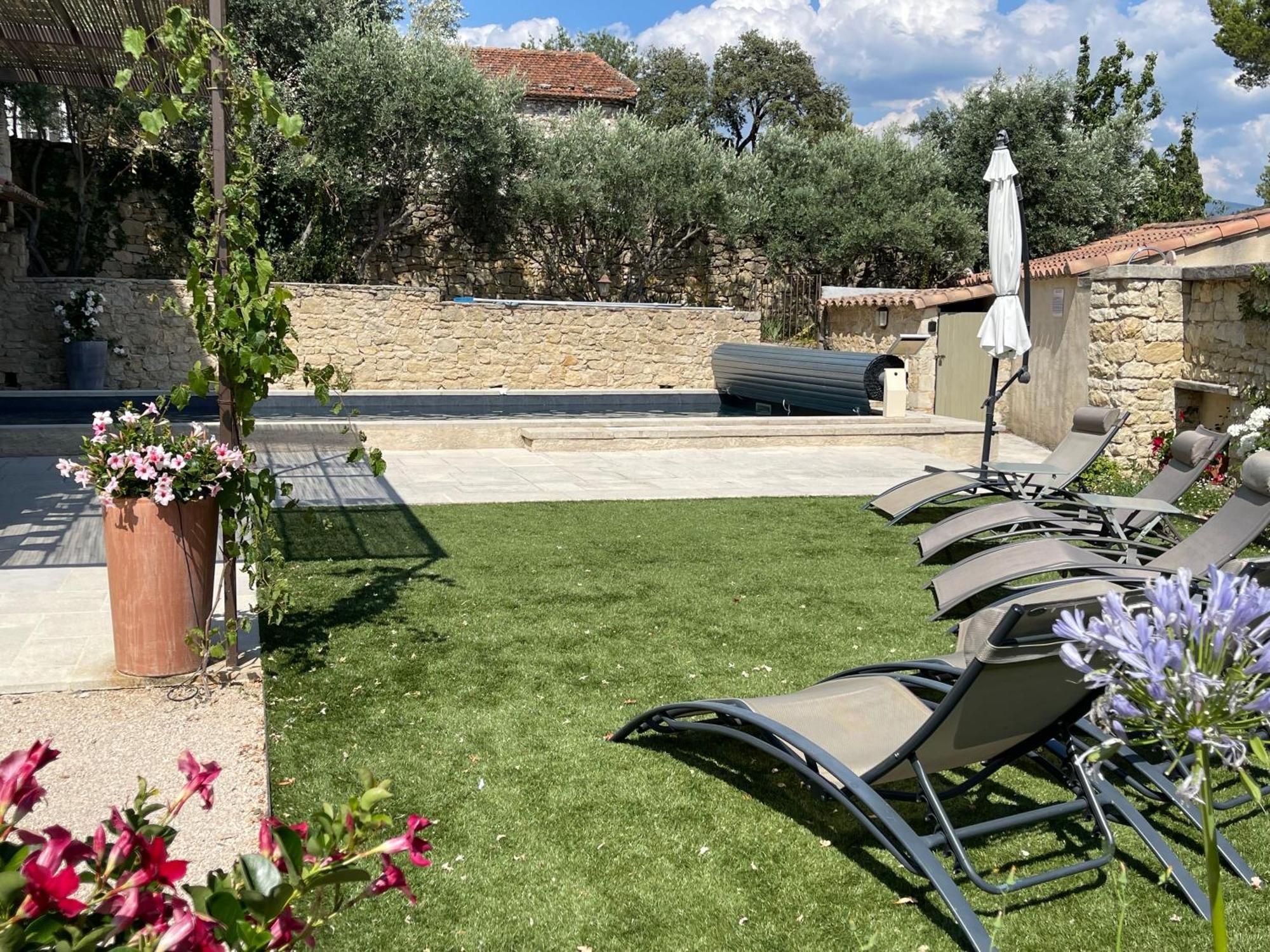 Les-Pepites-De-Badou Presentent La Graviere Le Barroux Exterior photo